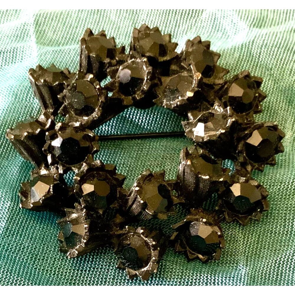 Vintage Weiss Black Rhinestone Wreath Brooch Japanned Signed Mid Century
